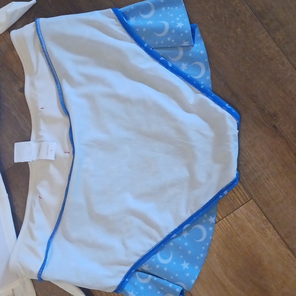 Sailor Moon Hot Topic 2 Piece Bikini Set Size 1X - Picture 12 of 16